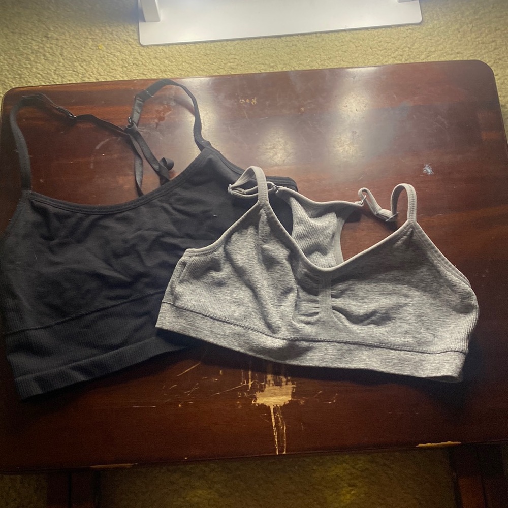 2 pairs of bras.
